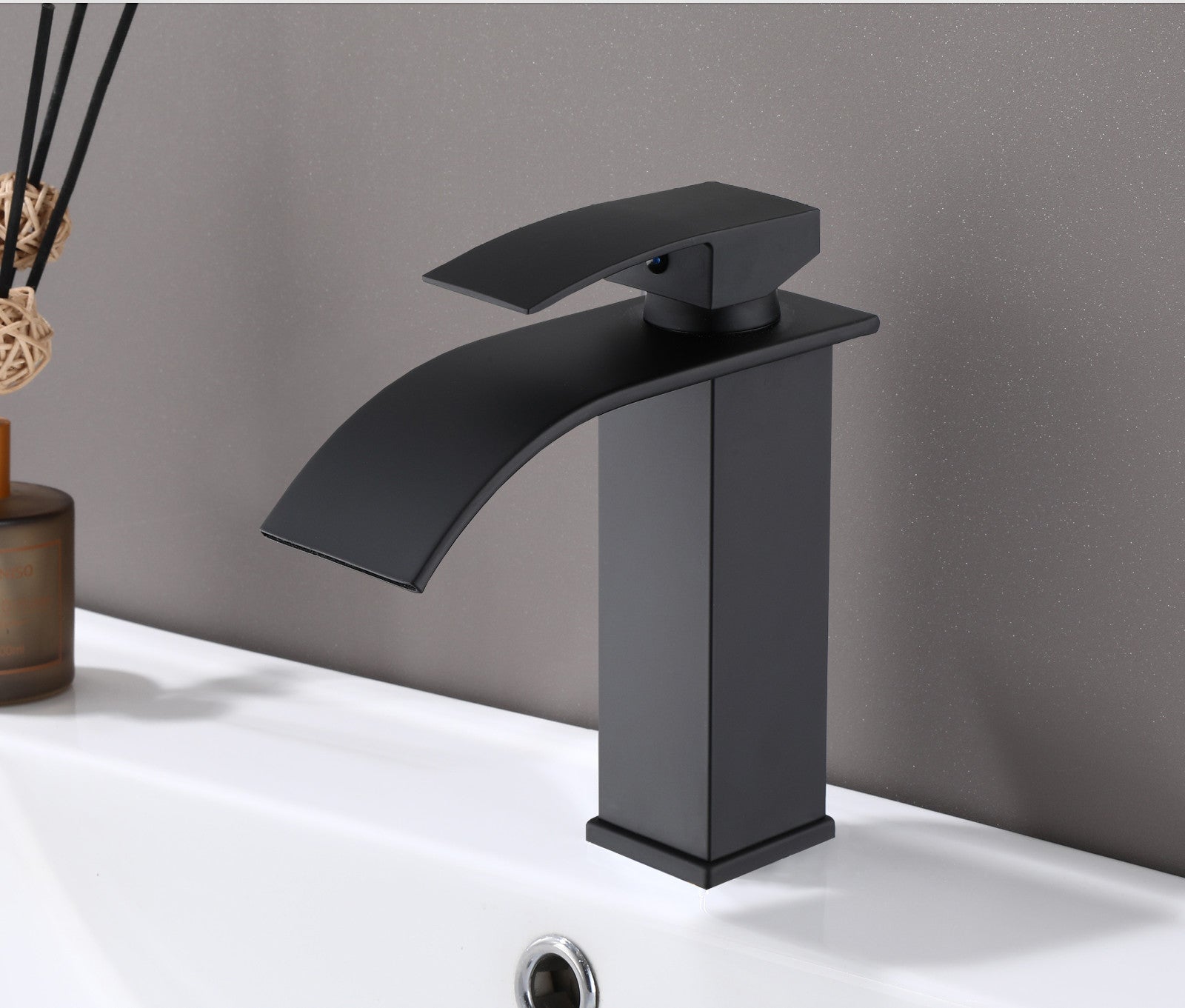 Badarmatur Wasserfall Wasserhahn Badezimmer Armatur Mischbatterie Schwarz GMF702