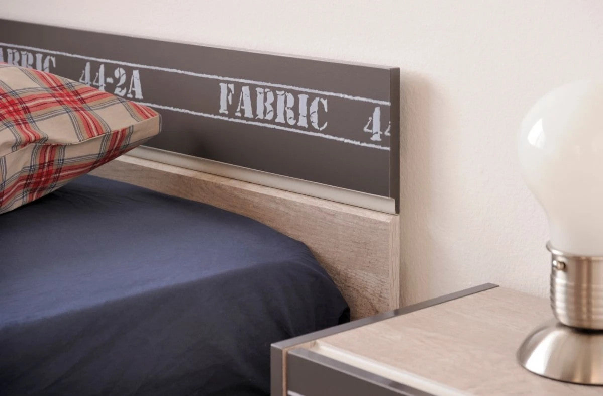 "Fabric1"in Esche grau mit Stauraumbett, Kleiderschrank, Kommode und Nachttisch